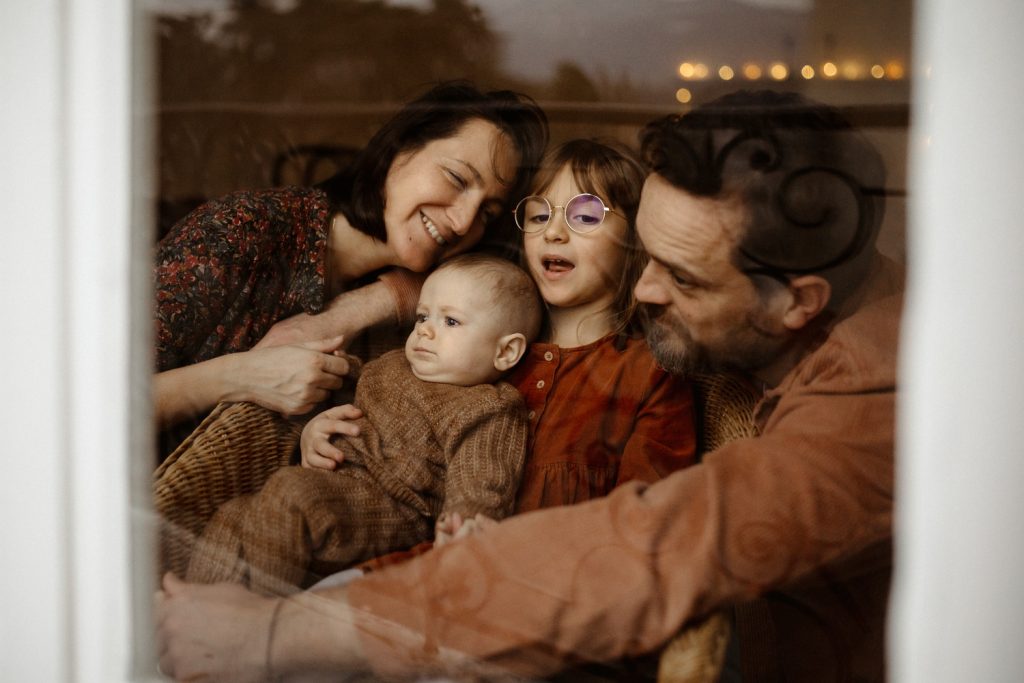 Photographie par Deep. Photo de maternité naturelle, naissance, famille à Quimper